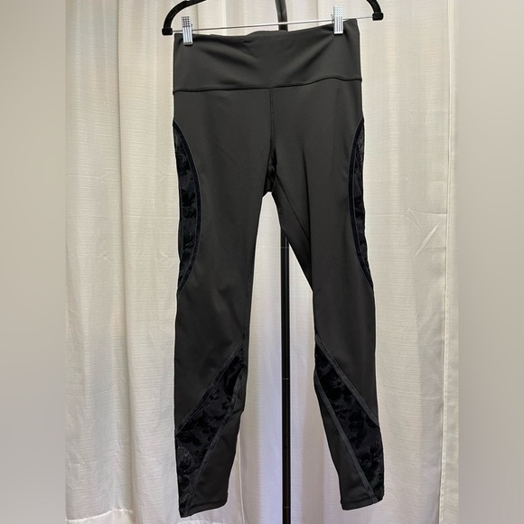 Lululemon Wunder Under High-Rise Tight* Flocked 28"
Black / Scatter Floral | 8 - Picture 1 of 12